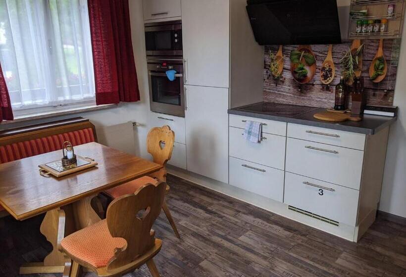 Дом 4 Спальни, Montahaus