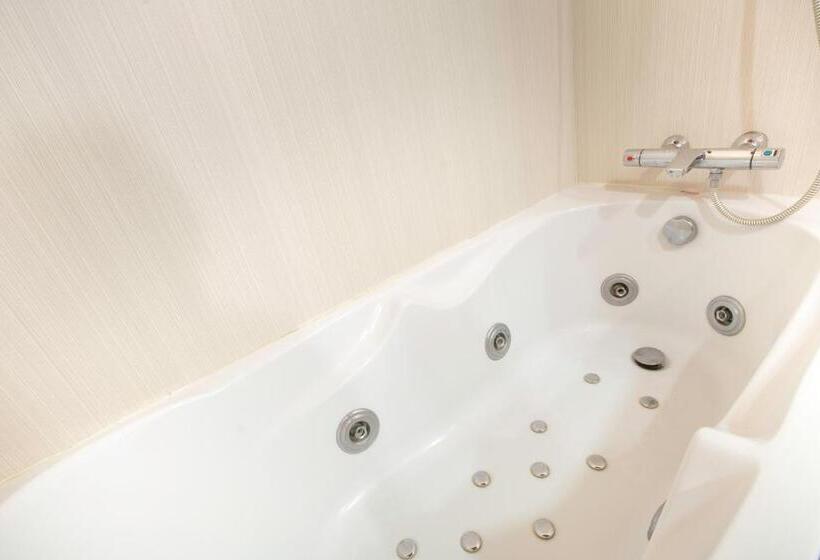 Quarto Estandar com Hidromassagem, Castillo De Monte La Reina Posada Real & Bodega