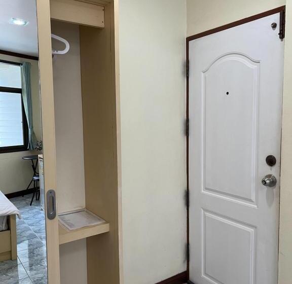 标准间, Linda Rooms