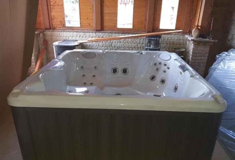 اتاق لوکس با تخت بزرگ, Il Casotto