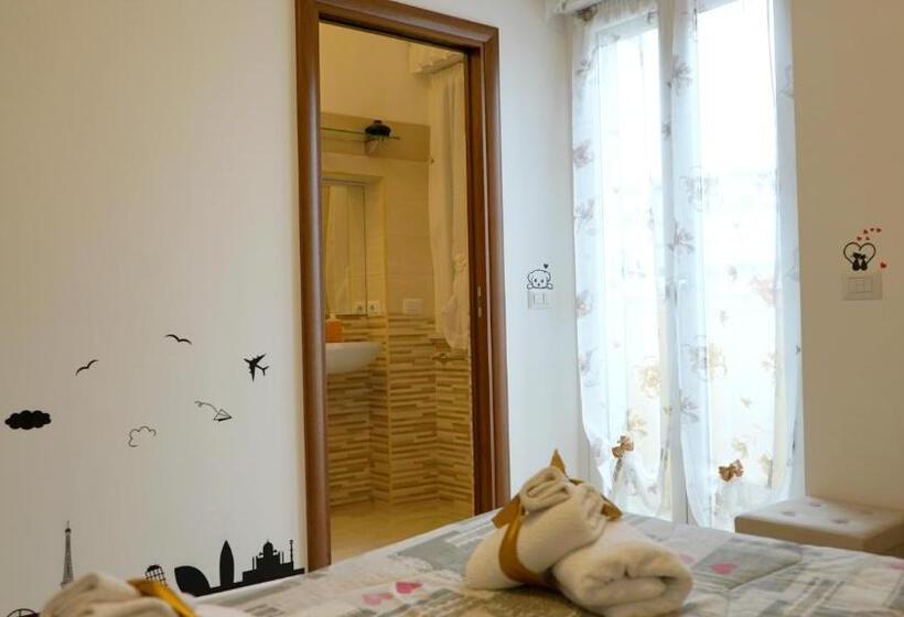 Quarto Estandar com Sacada, La Lanterna Sul Comò
