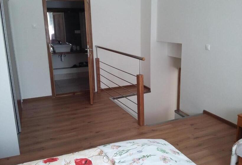 Economy Quadruple Room, Penzion Smrekovica
