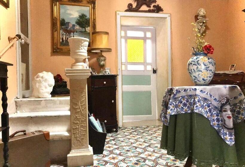 استودیو استاندارد با بالکن, Suite 120