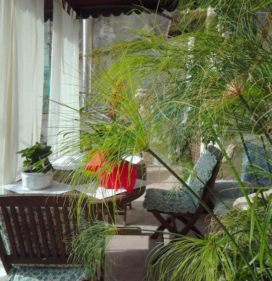 استودیو استاندارد با بالکن, Suite 120