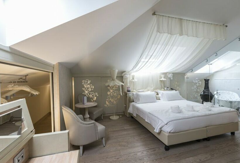 سوییت, Château Monfort   Relais & Châteaux