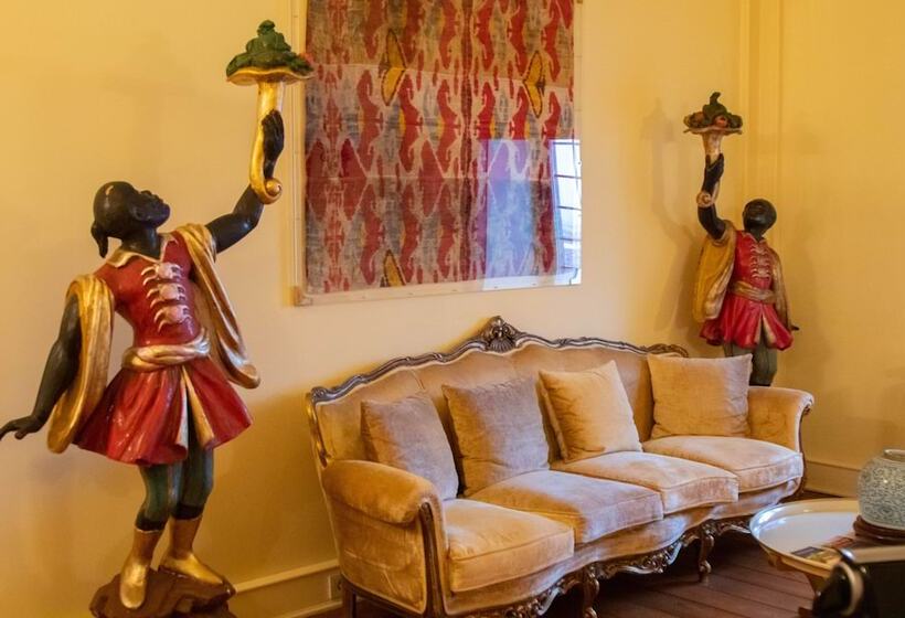 Royal Suite, Divan Cukurhan
