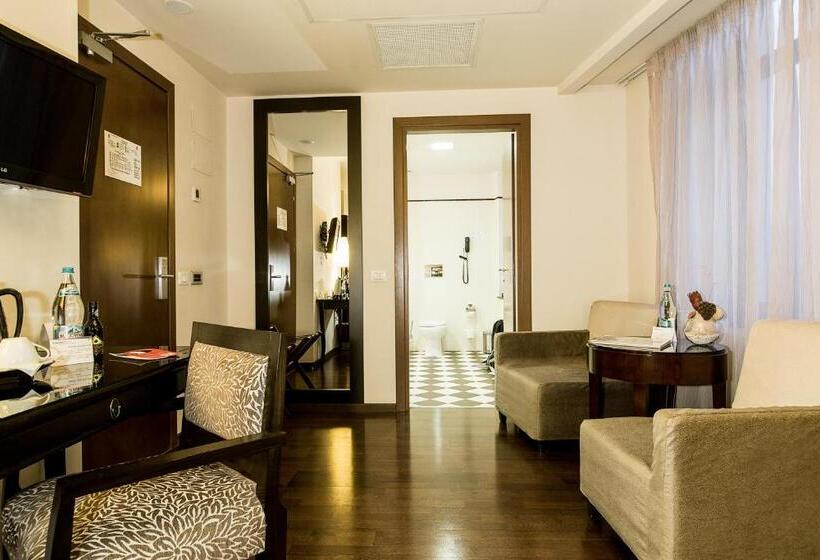 سوییت جونیور, Europa Royale Bucharest