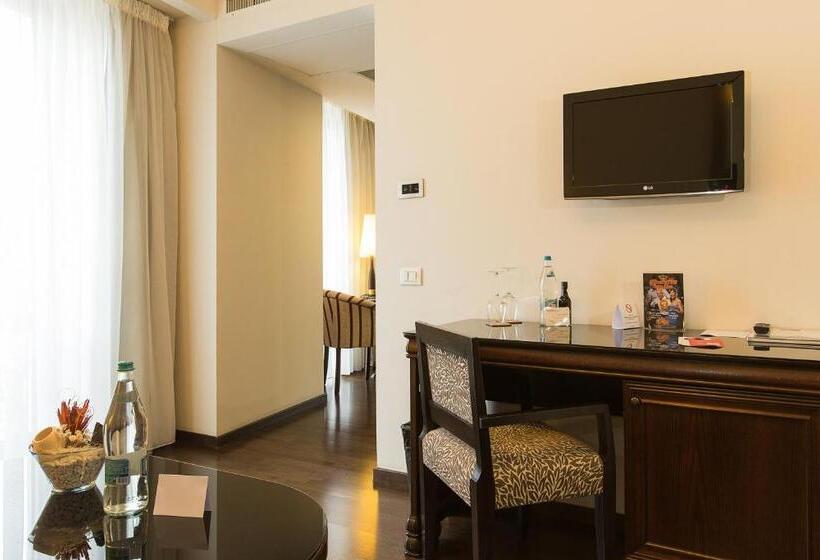 سوییت, Europa Royale Bucharest