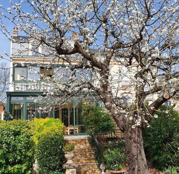 Номер Стандарт, Libération Maison D Hotes