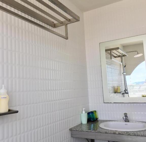 اتاق لوکس با بالکن و چشم‌انداز دریا, Pierview Rooms