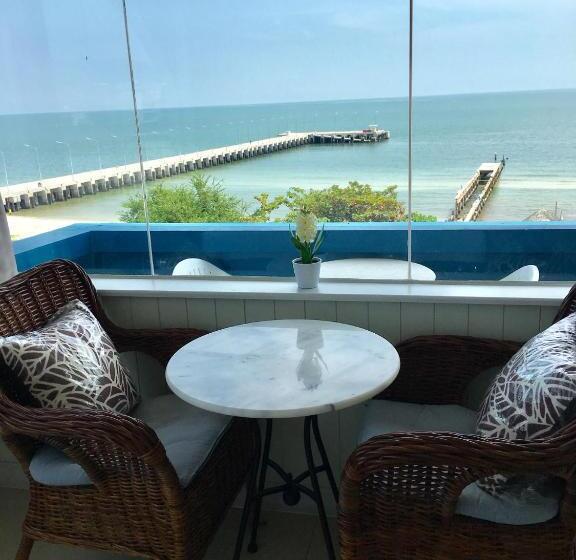 اتاق لوکس با بالکن و چشم‌انداز دریا, Pierview Rooms