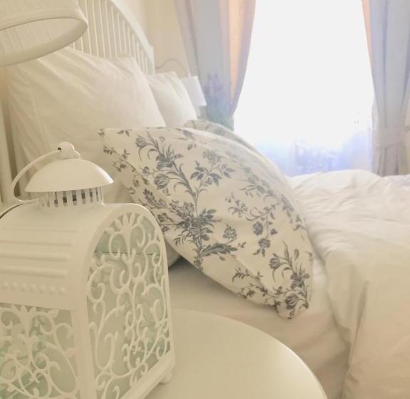 小型豪华套房, Alessia House
