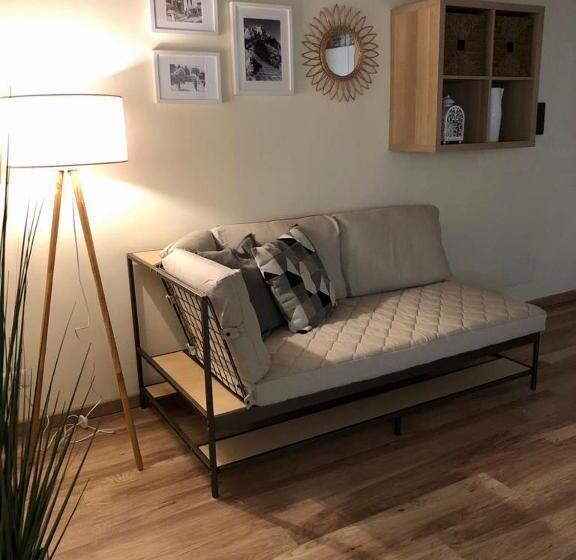 标准间, Alessia House