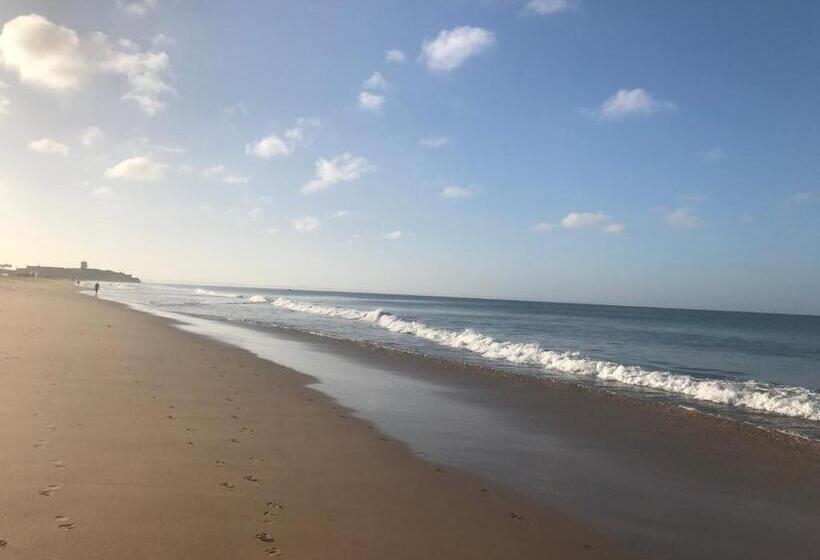 스탠다드 스튜디오, Atlantic Waves Accommodation