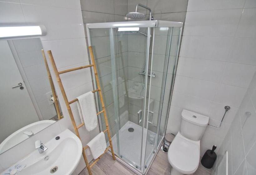 اتاق استاندارد, New Village Guest House