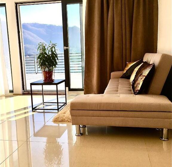 استودیو استاندارد با تراس, Noah River House