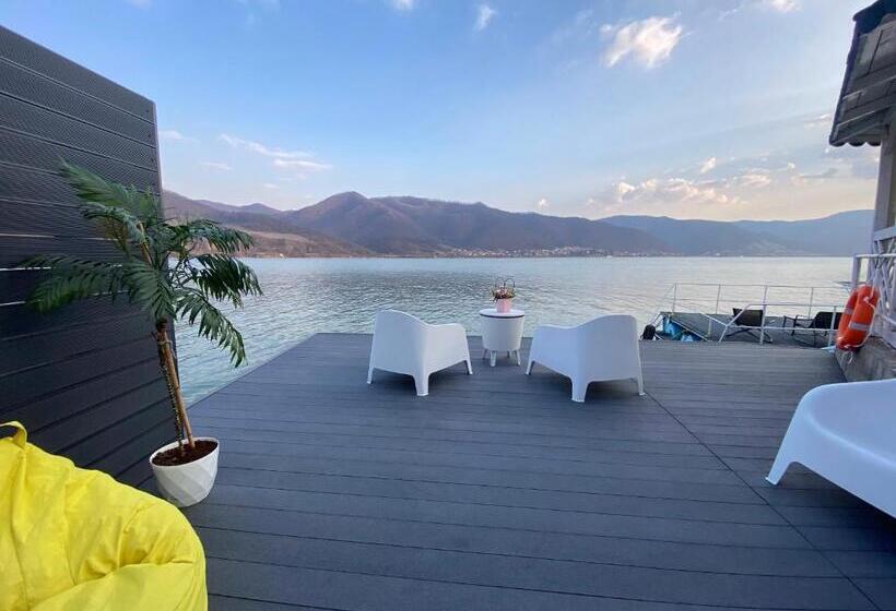 ویلای لوکس 1 خوابه, Noah River House