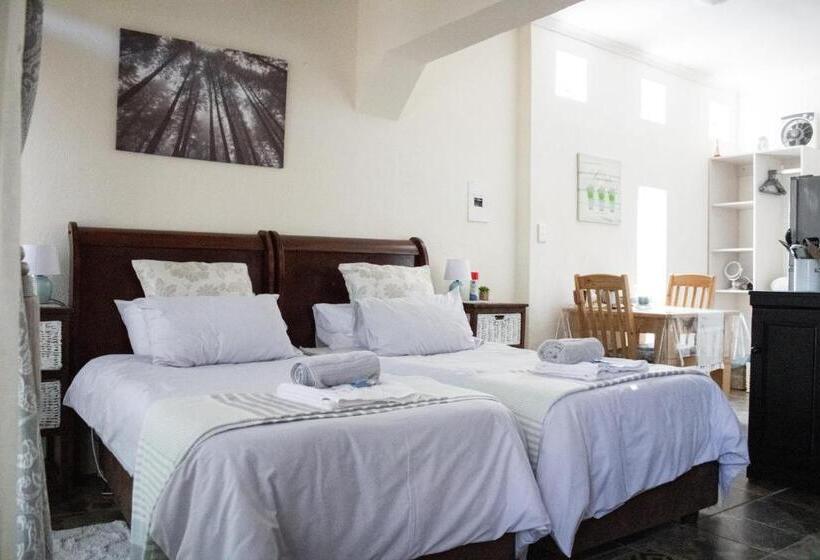 Номер Стандарт Вид на Сад, Panda S Guest Cottages