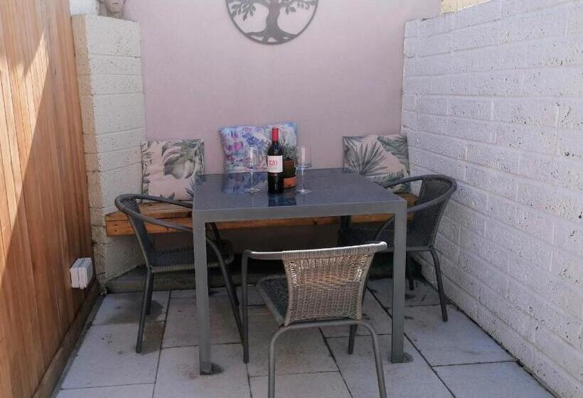 اتاق لوکس, No 12 B&b