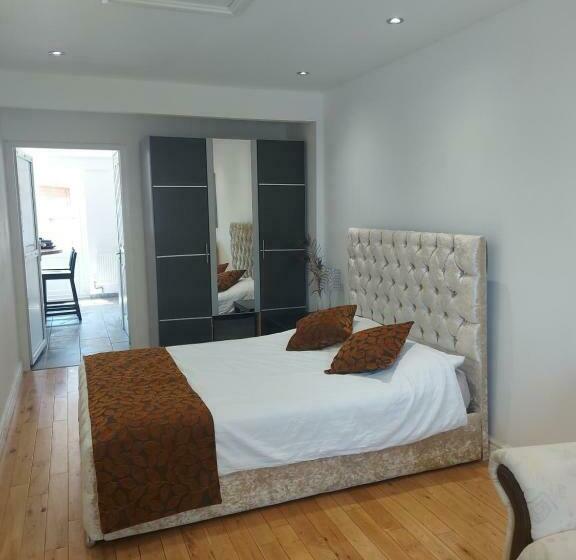 استودیوی لوکس, Apartment & Rooms In London
