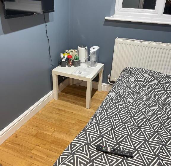 اتاق استاندارد یک تخته با سرویس بهداشتی مشترک, Apartment & Rooms In London