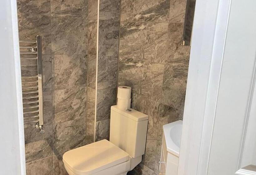 استودیوی استاندارد, Apartment & Rooms In London