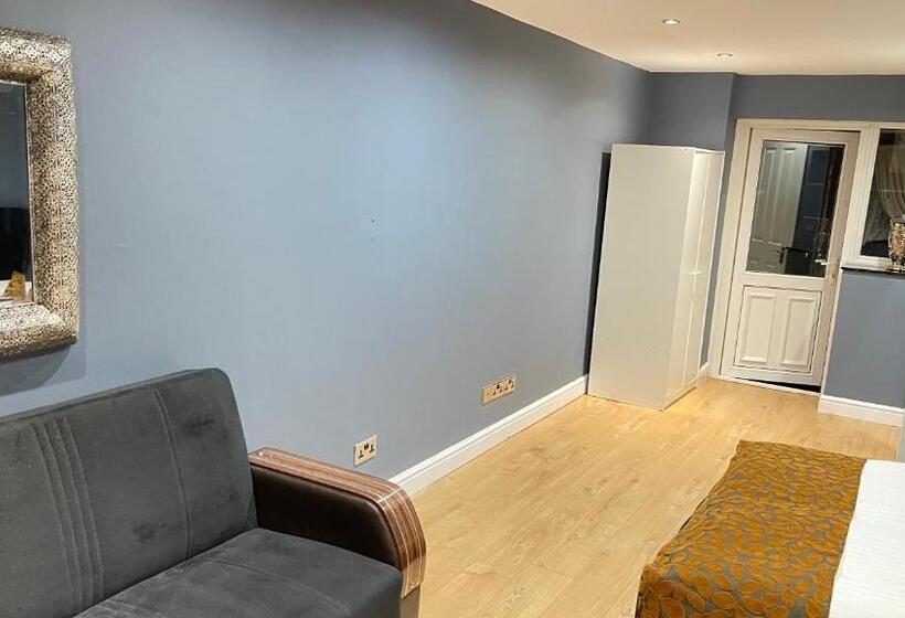 استودیوی استاندارد, Apartment & Rooms In London