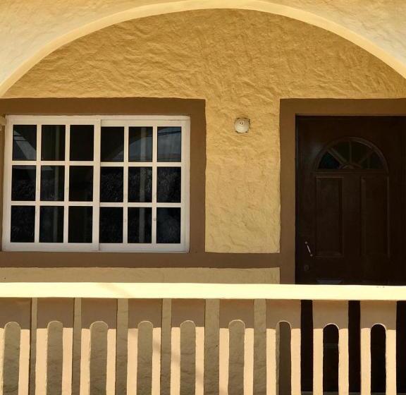 آپارتمان 1 خوابه همکف, Estudios Rehilete