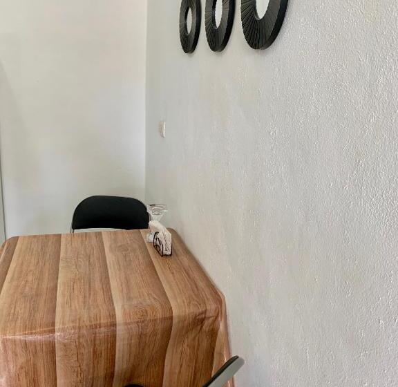 آپارتمان 1 خوابه همکف, Estudios Rehilete