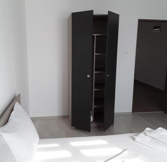 اتاق استاندارد, Camere De Inchiriat Central La Calciu