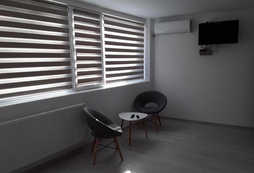 اتاق استاندارد سه نفره, Camere De Inchiriat Central La Calciu