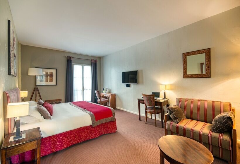 Номер Deluxe, D Aragon   Place De La Comédie