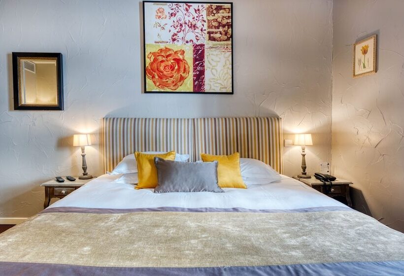 Номер Deluxe, D Aragon   Place De La Comédie