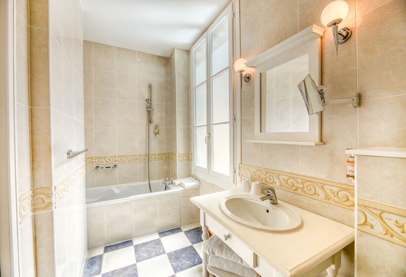 Номер Deluxe, D Aragon   Place De La Comédie
