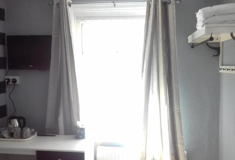 חדר סטנדרט, Elmfield