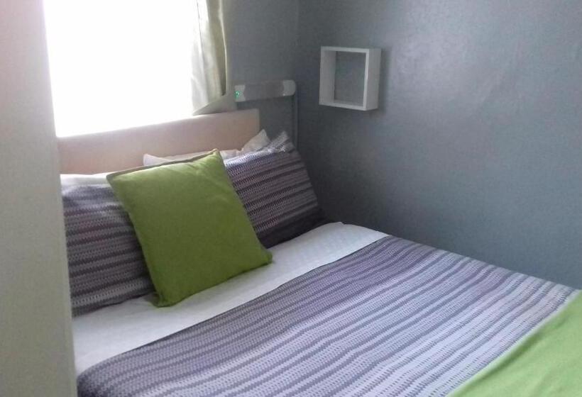 Quarto Familiar, Elmfield