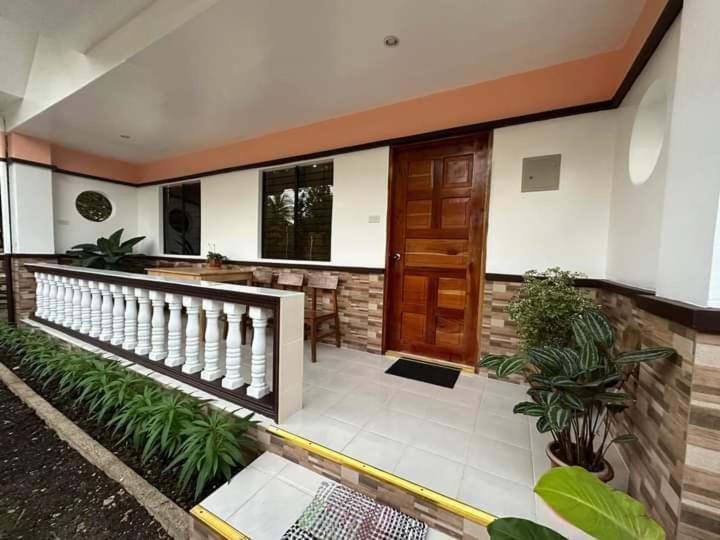 اتاق خانوادگی, Rmb Guest House