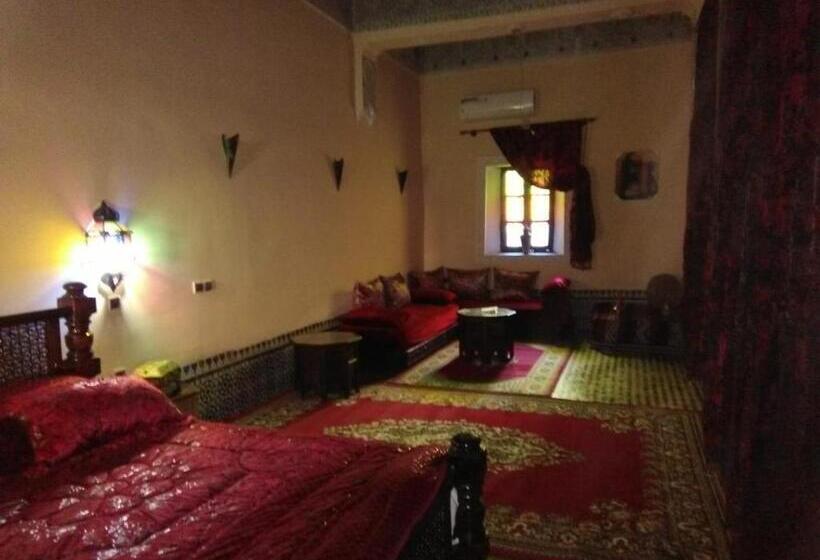 패밀리 스위트, Riad Yanis