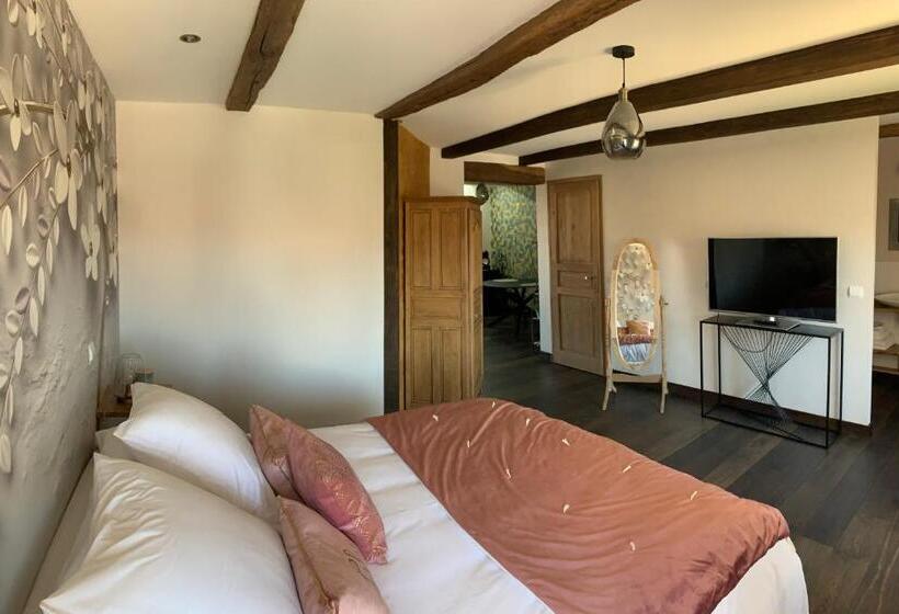 Апартаменты 3 Спальни, La Chambre Enchantée