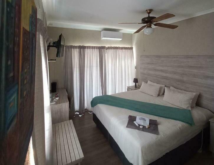Deluxe Suite King Bed, Kruger S Guest House