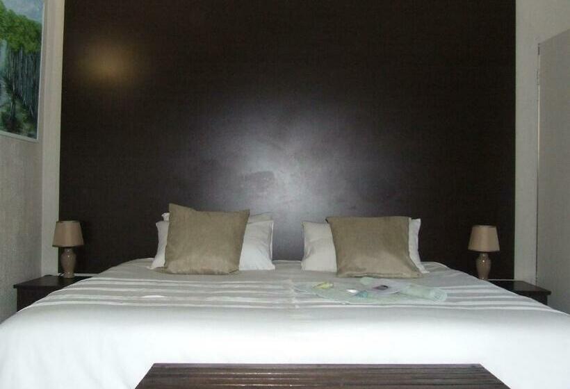 Deluxe Suite King Bed, Kruger S Guest House