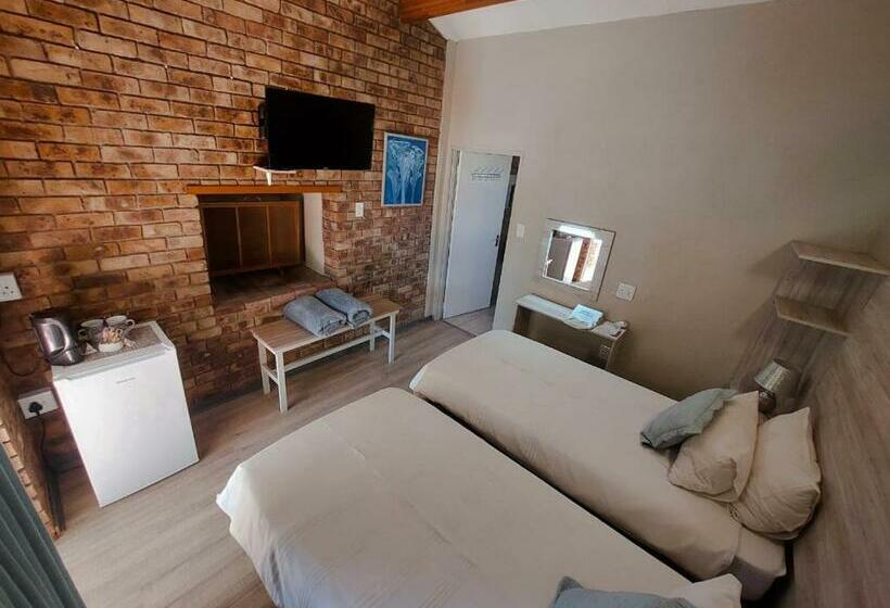 اتاق استاندارد با چشم‌انداز استخر, Kruger S Guest House