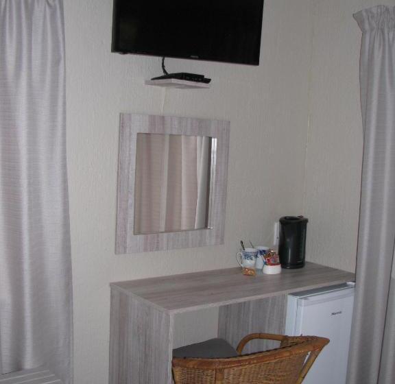 Deluxe Suite King Bed, Kruger S Guest House