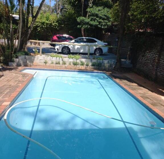 Deluxe Suite King Bed, Kruger S Guest House
