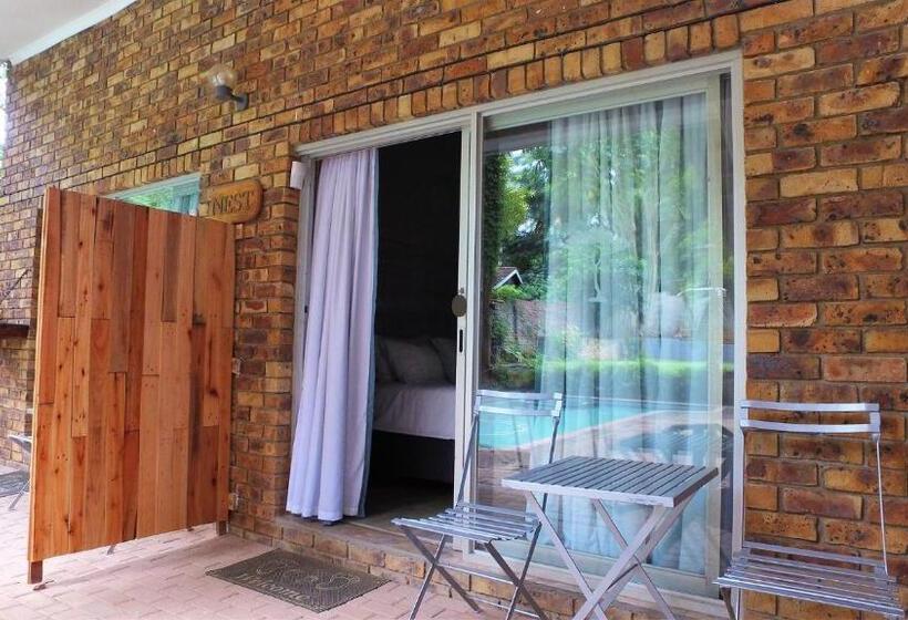 اتاق استاندارد با چشم‌انداز استخر, Kruger S Guest House