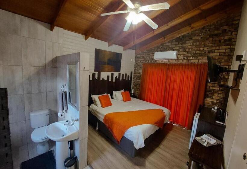 Deluxe Suite King Bed, Kruger S Guest House