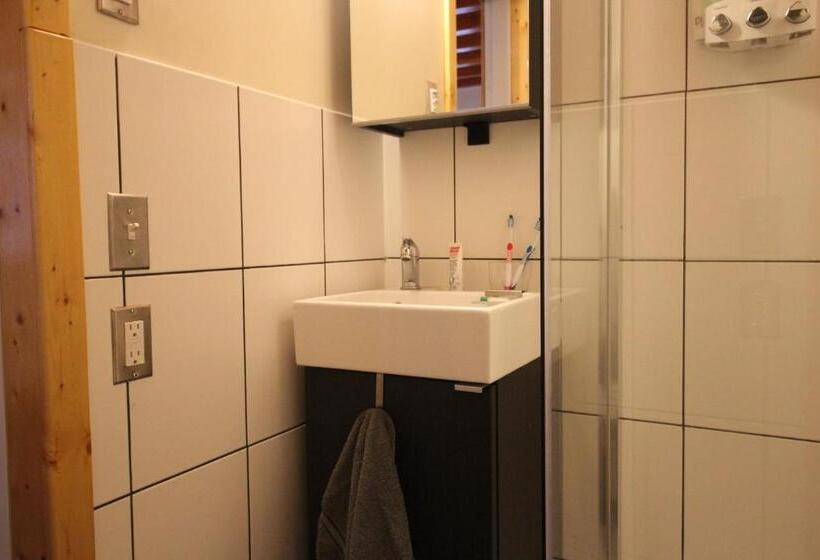 1 Bedroom Apartment Lake View, Red Cariboo Apartments