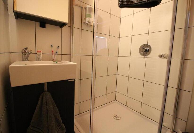 Апартаменты 1 Спальня Вид на Сад, Red Cariboo Apartments