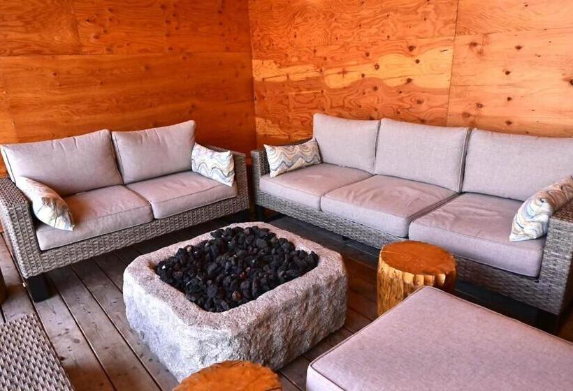 Апартаменты 1 Спальня Вид на Сад, Red Cariboo Apartments