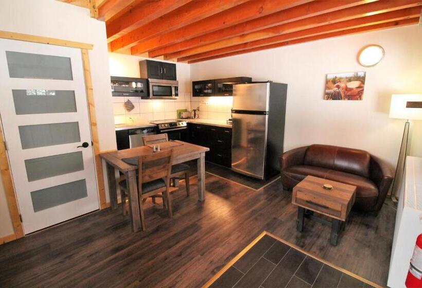 Апартаменты 1 Спальня, Red Cariboo Apartments
